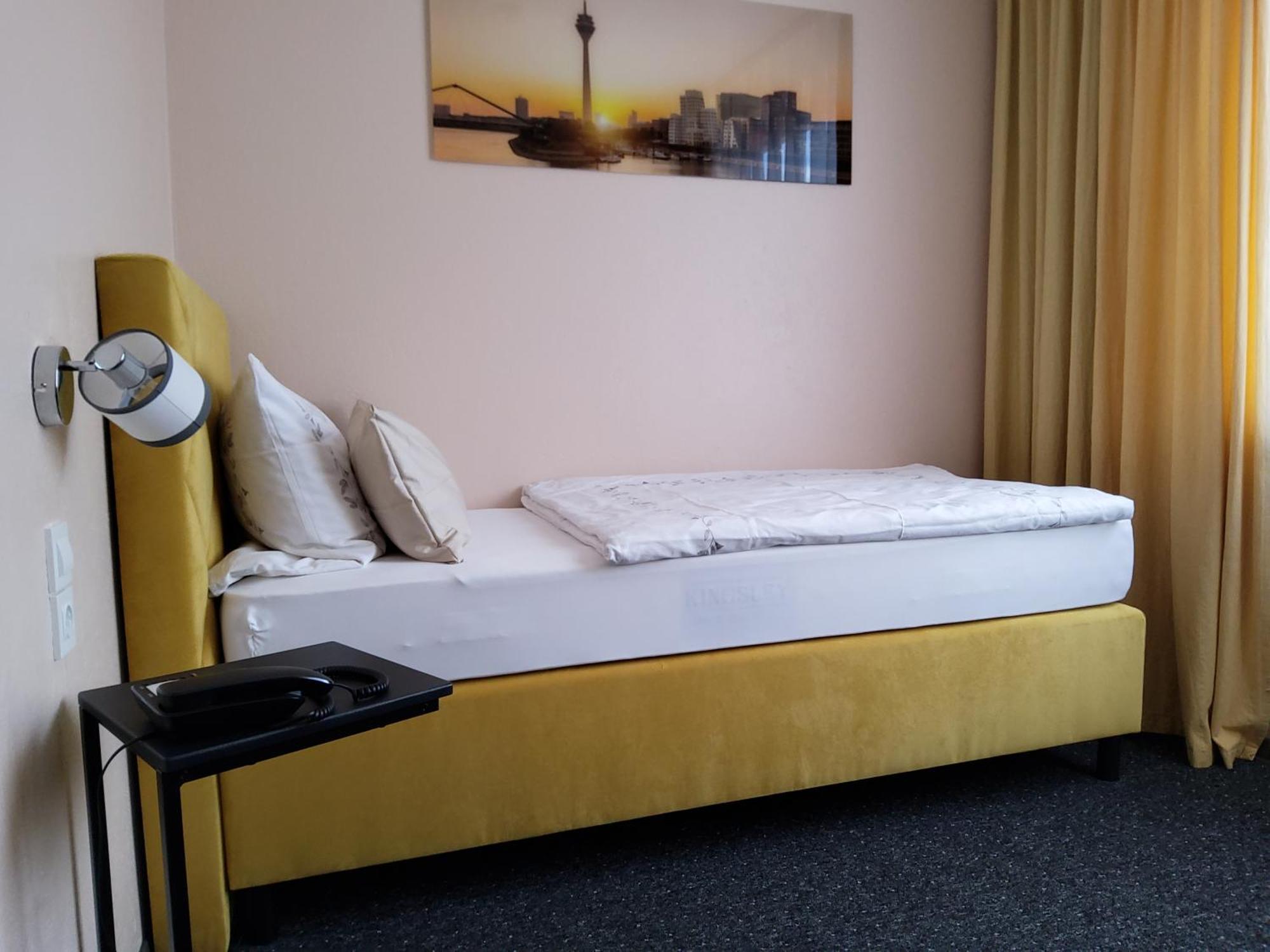 Schloss Hotel Gbr デュッセルドルフ エクステリア 写真