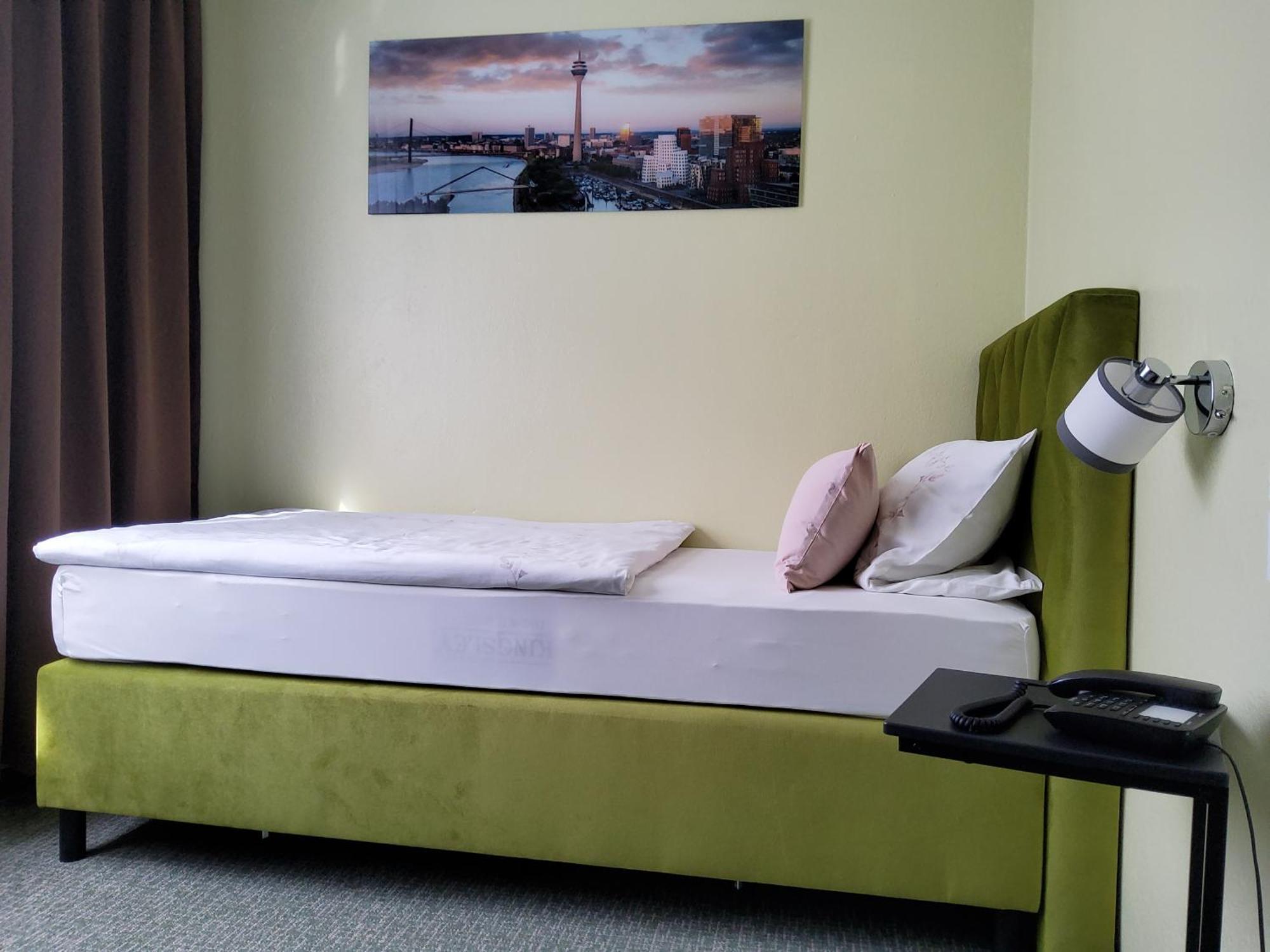 Schloss Hotel Gbr デュッセルドルフ エクステリア 写真