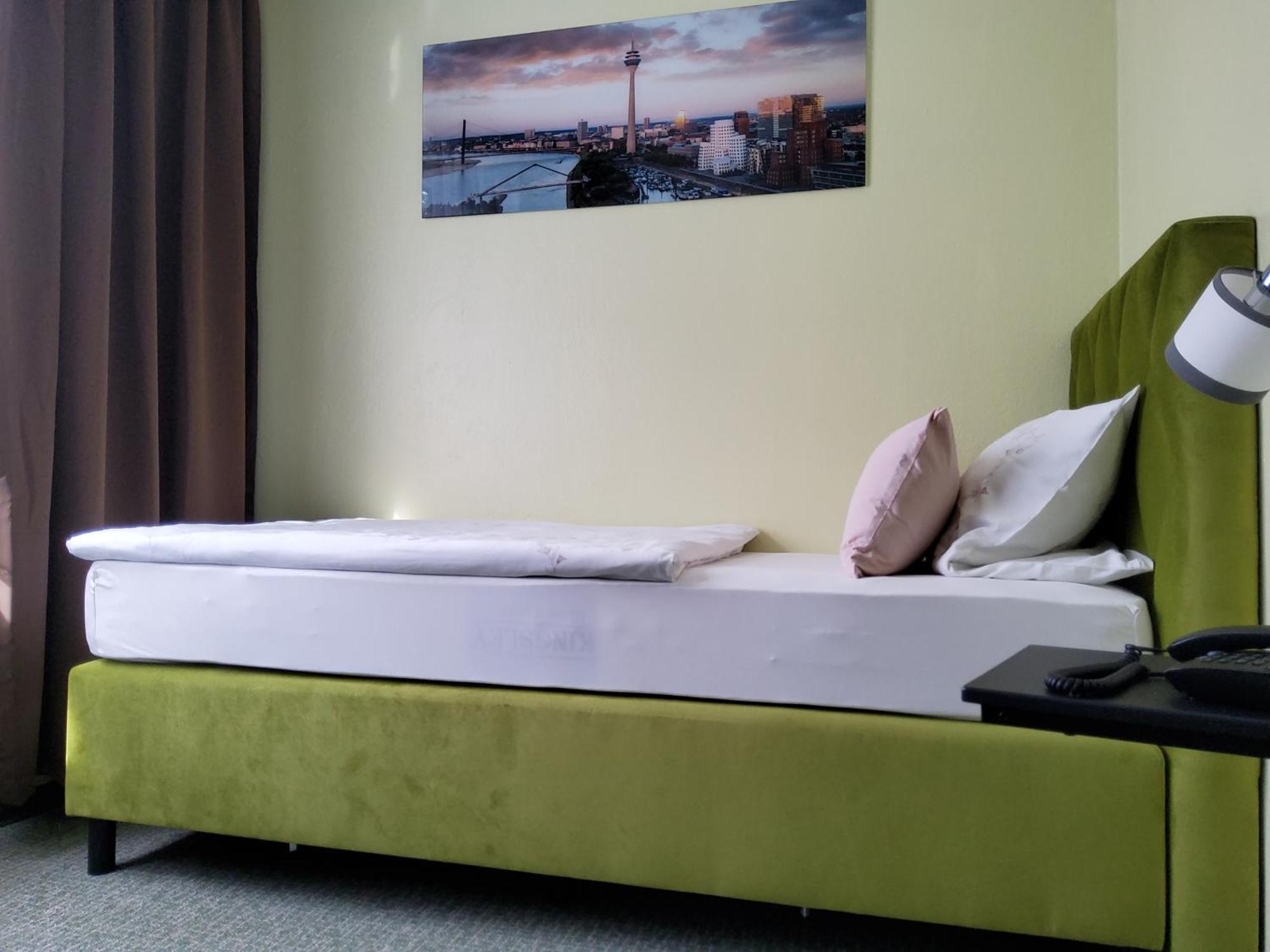 Schloss Hotel Gbr デュッセルドルフ エクステリア 写真