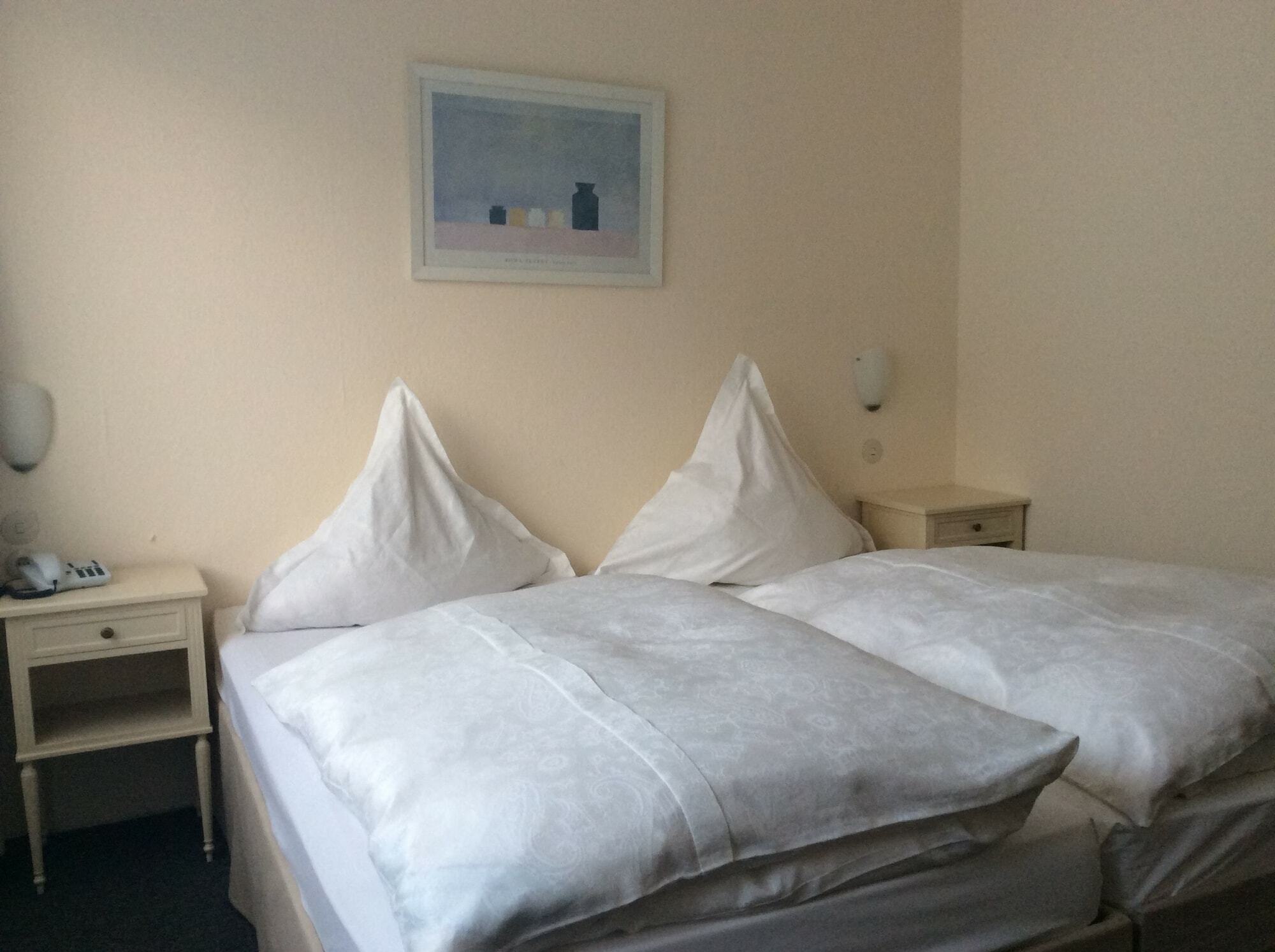 Schloss Hotel Gbr デュッセルドルフ エクステリア 写真