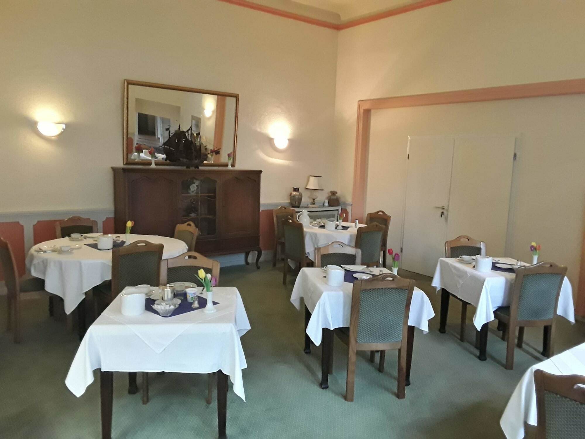 Schloss Hotel Gbr デュッセルドルフ エクステリア 写真